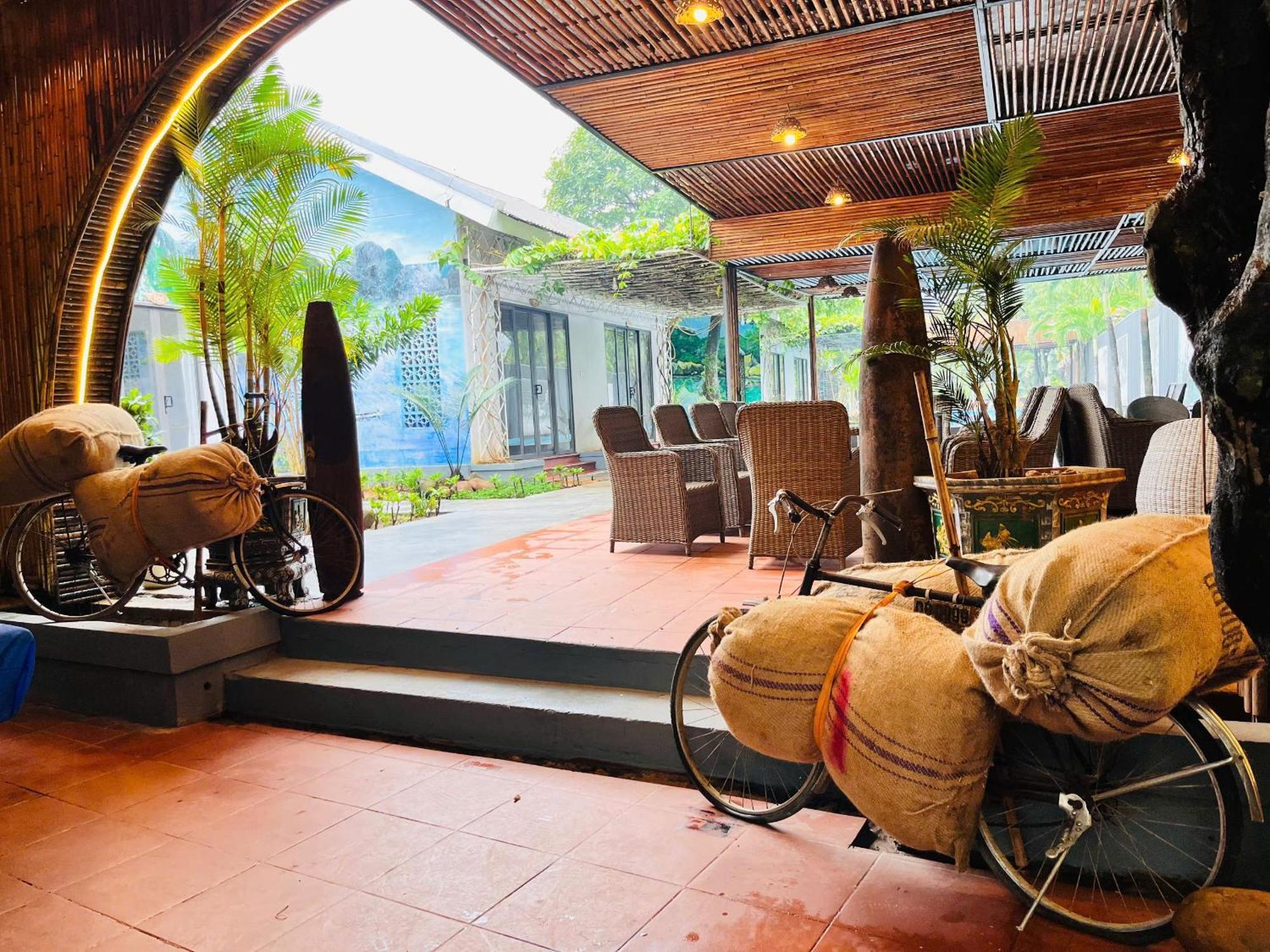 Commander Lodge Phong Nha Exterior photo