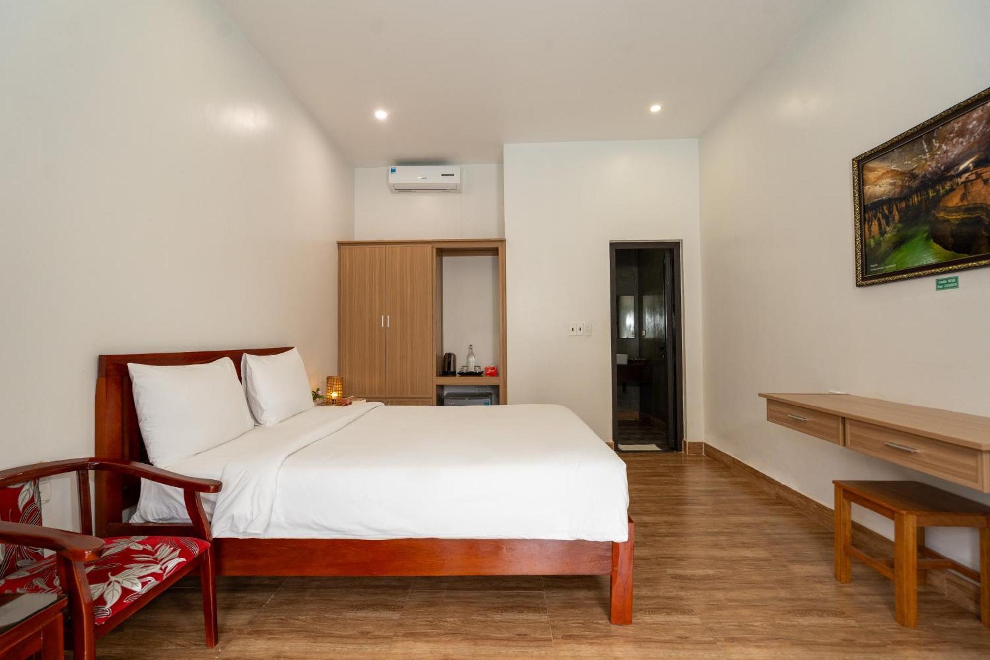 Commander Lodge Phong Nha Exterior photo